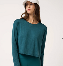 Load image into Gallery viewer, Travis Mathew Long Sleeve
