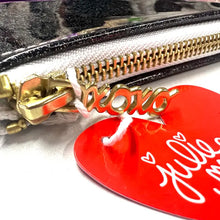 Load image into Gallery viewer, Sporty Glitter Clutch
